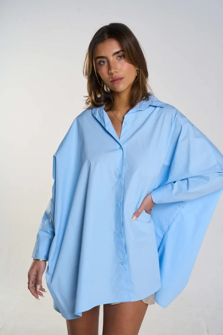 Camisa oversize blanca de poplin con diseño cuadrado y pinzas en la espalda de Belle en Camisas para argentina