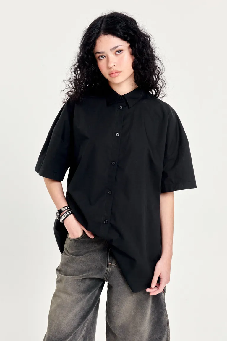 Camisa de algodón desmontable, versátil y de diseño amplio para un estilo cómodo y personal de 47 Street en Camisas para argentina