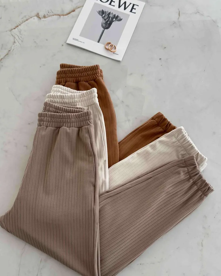 Pantalones plisados de corte elegante y diseño moderno para mujer de Hesed en Pantalones para argentina