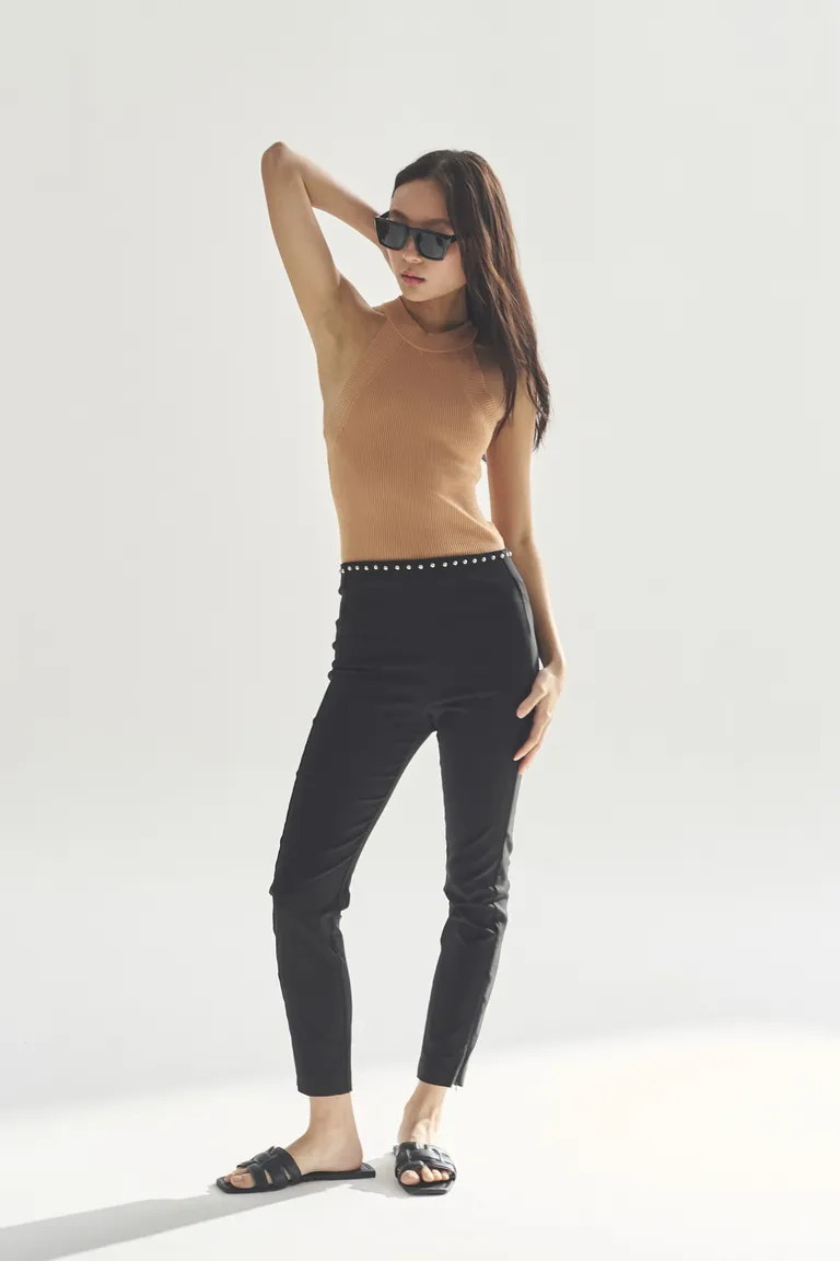 Pantalón Anakena: Prenda elegante y moderna para toda ocasión de Akiabara en Pantalones para argentina