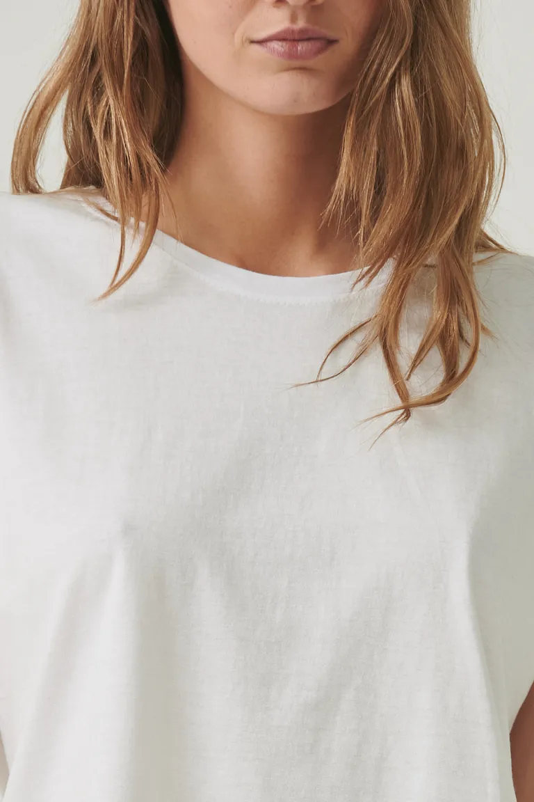 Remera blanca de algodón de corte clásico y escote redondo de Sweet en Remeras para argentina