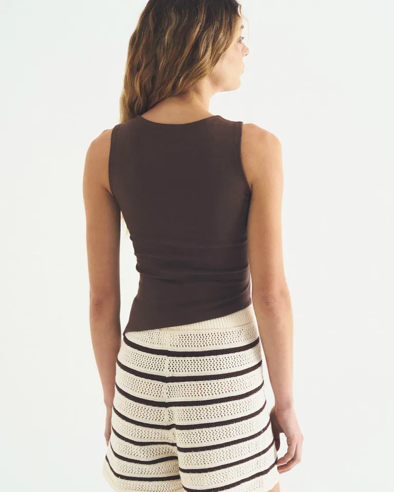 Top asimétrico con escote bote y tablas laterales de Sky en Tops para argentina