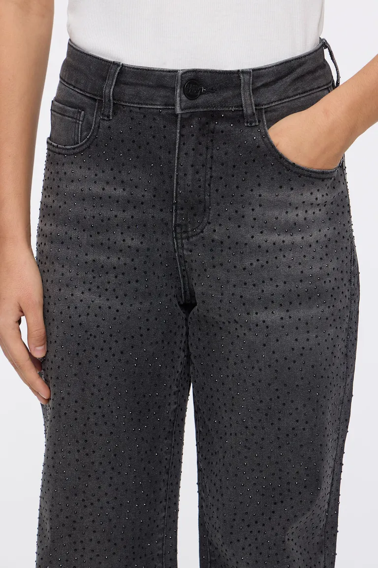 Pantalón de corte recto cinco bolsillos con apliques brillantes en toda la prenda de Cuesta Blanca en Pantalones para argentina