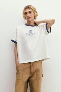 Remera contraste bordado de Pull&Bear en Remeras y Polos para argentina