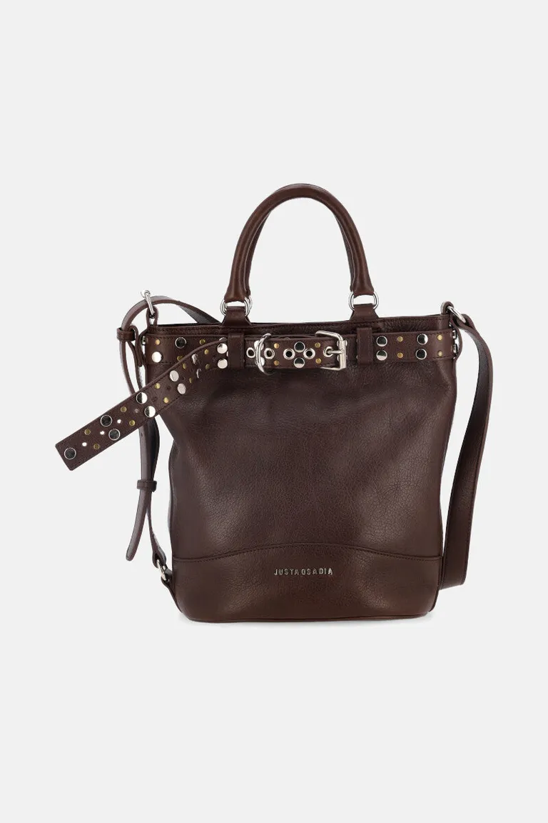 Bolso bandolera de cuero marrón con herrajes metálicos y detalles brillantes de Justaosadia en Bolsos y Carteras para argentina