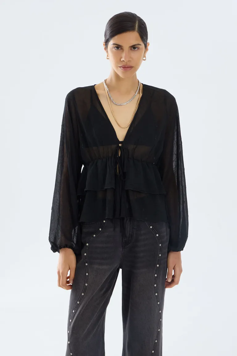 Top de diseño boho con volados escote en v y lazos ajustables frontales de Portsaid en Tops para argentina