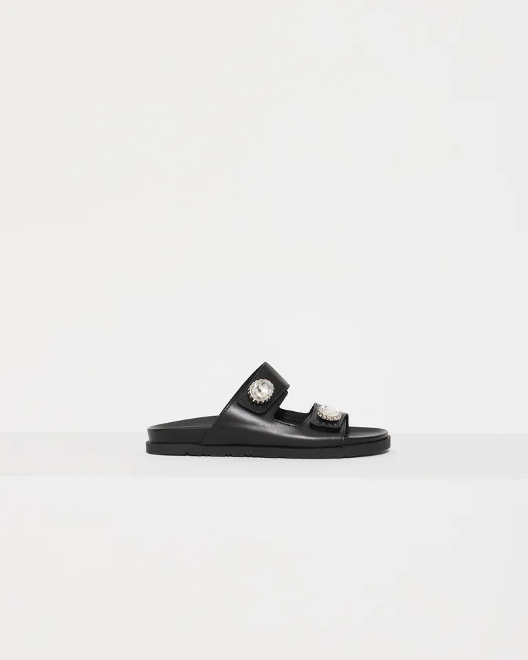 Sandalias de cuero negro con doble tira y detalles waves de Jazmin Chebar en Sandalias para argentina