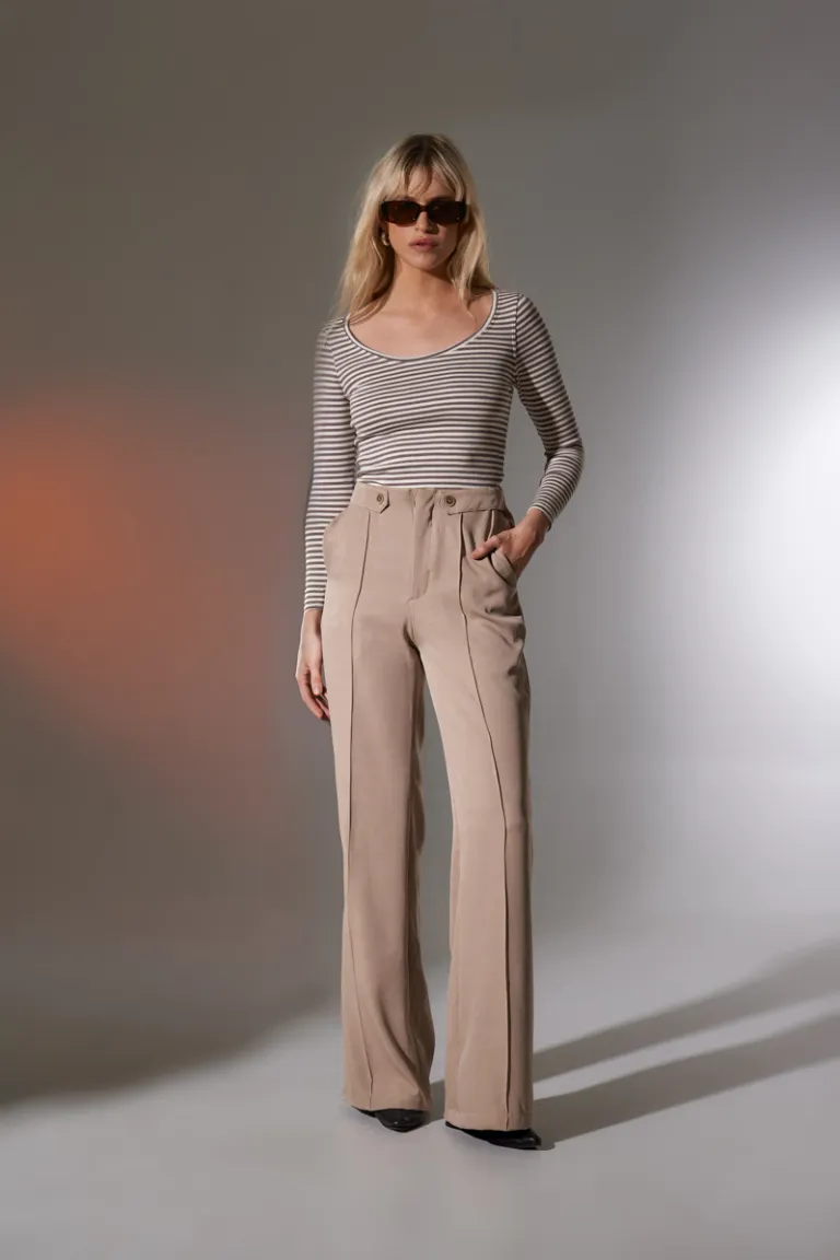 Pantalón beige de corte ancho y cintura alta para mujer de Apricot en Pantalones para argentina