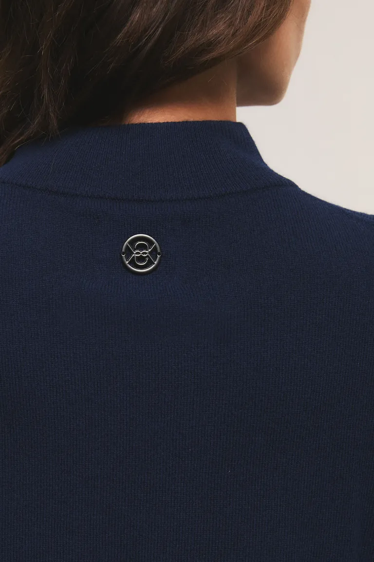 Sweater tejido de calce relajado con escote redondo semi polera y tajos laterales de Kosiuko en Buzos y Sweaters para argentina