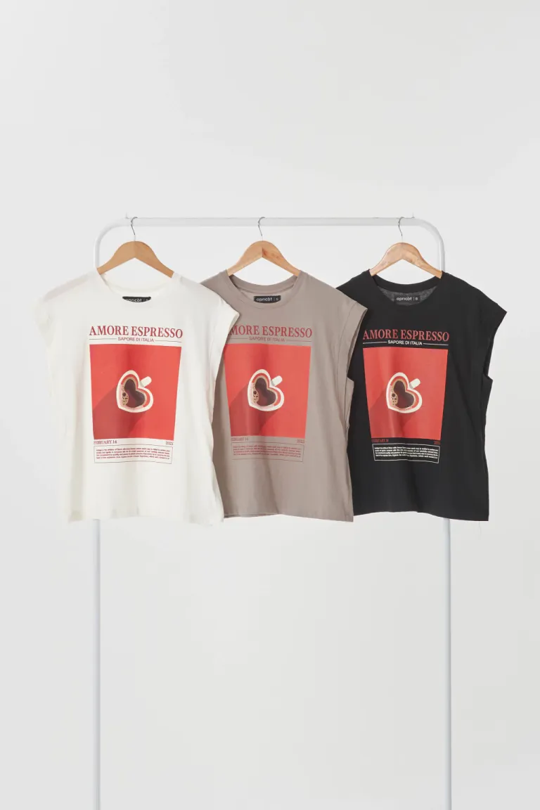 Remera blanca con estampado de corazón rojo 'Amore Espresso' de Apricot en Remeras para argentina