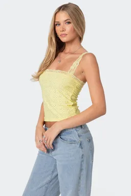 Musculosa ojalillos encaje virginia de Edikted en Tops para argentina