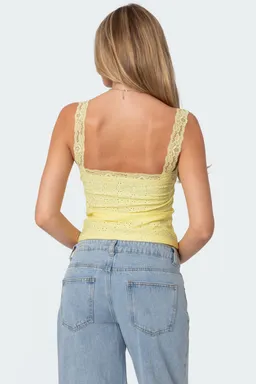 Musculosa ojalillos encaje virginia de Edikted en Tops para argentina