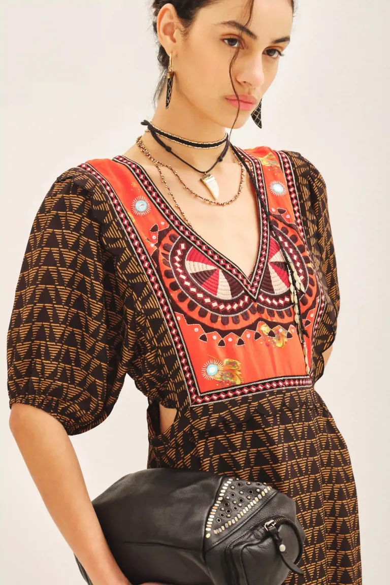 Vestido largo de viscosa estampada con detalles bordados y escote en V de Rapsodia en Vestidos para argentina