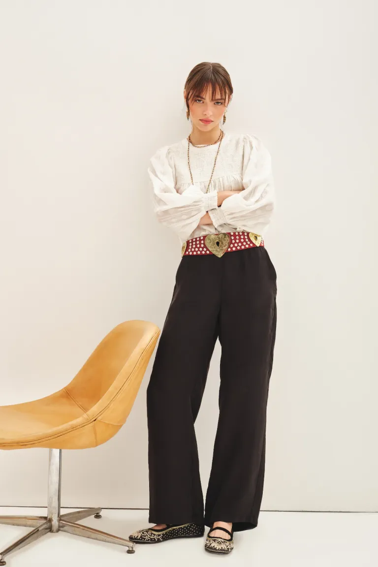 Pantalón recto negro de cupro con bolsillos y cierre lateral de Rapsodia en Pantalones para argentina