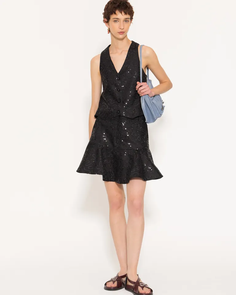 Vestido corto negro de diseño con lentejuelas bordadas y volado en la falda de Jazmin Chebar en Vestidos para argentina