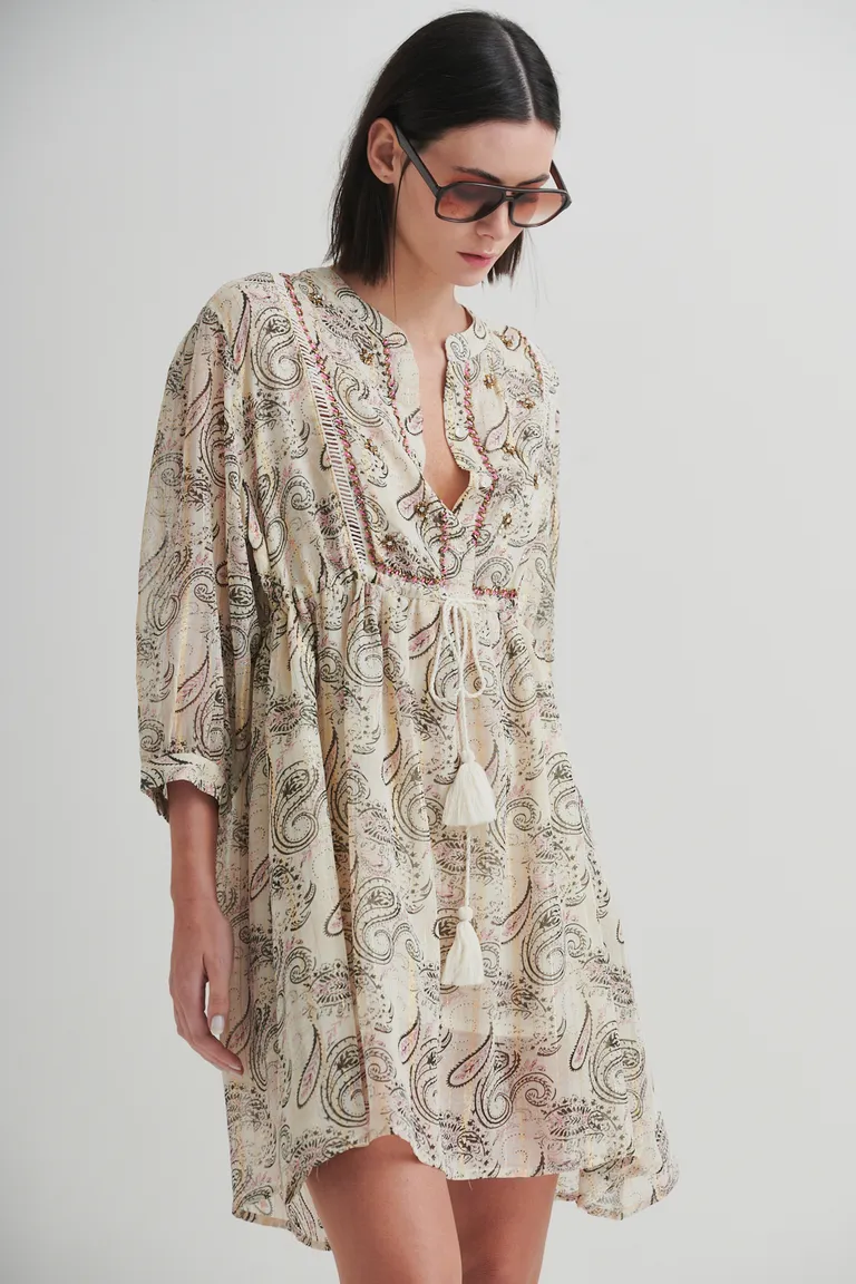 Vestido corto de estilo bohemio con estampado paisley y detalles en la cintura de Sweet en Vestidos para argentina