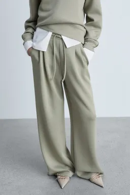 Pantalón jogger wideleg pinzas de Mango en Pantalones para argentina