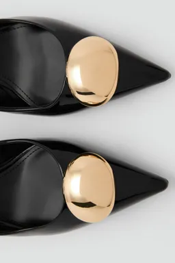 Zapato kitten adorno metálico de Mango en Zapatos con Tacos para argentina