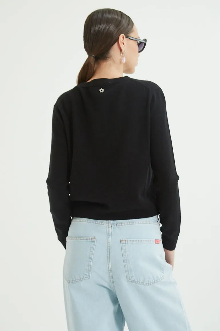 Sweater tejido con cuello redondo y detalle de bordado al tono de Las Pepas en Buzos y Sweaters para argentina