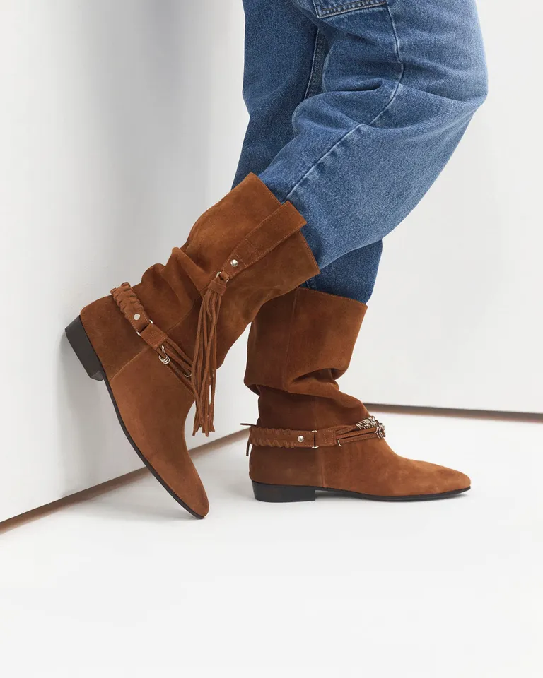 Botas de caña alta en gamuza con detalles artesanales y elegantes de Prüne en Botas y Botinetas para argentina