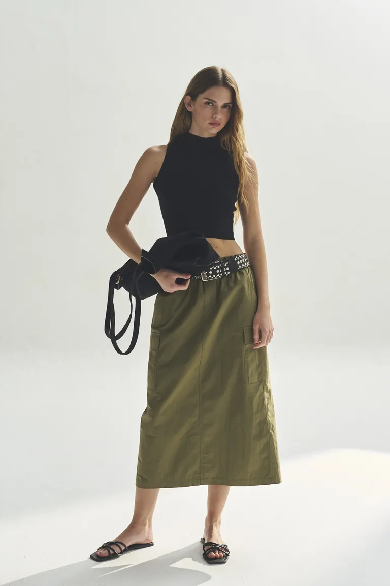 Falda cargo de estilo versátil y moderno para un look casual y elegante de Akiabara en Faldas para argentina