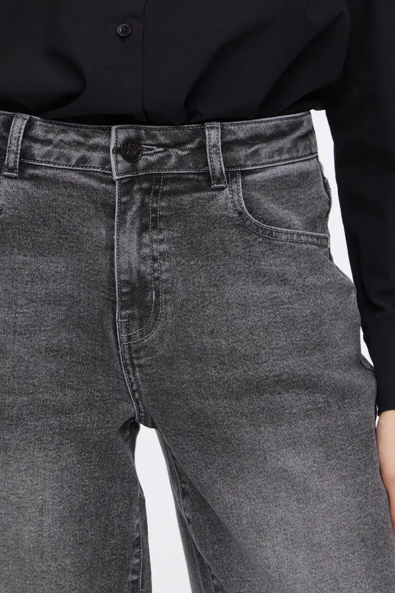 Pantalón de jean recto con ajuste clásico y bolsillos frontales de Cuesta Blanca en Pantalones para argentina