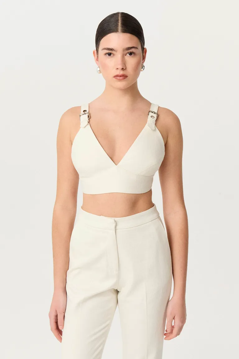 Top de lino y viscosa con diseño anatómico y detalles metálicos de Markova en Tops para argentina