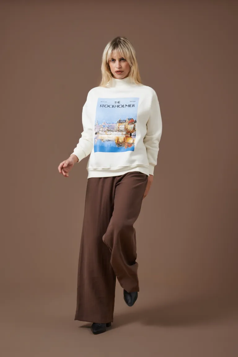 Buzo estampado en blanco con diseño gráfico para mujer de Apricot en Buzos y Sweaters para argentina