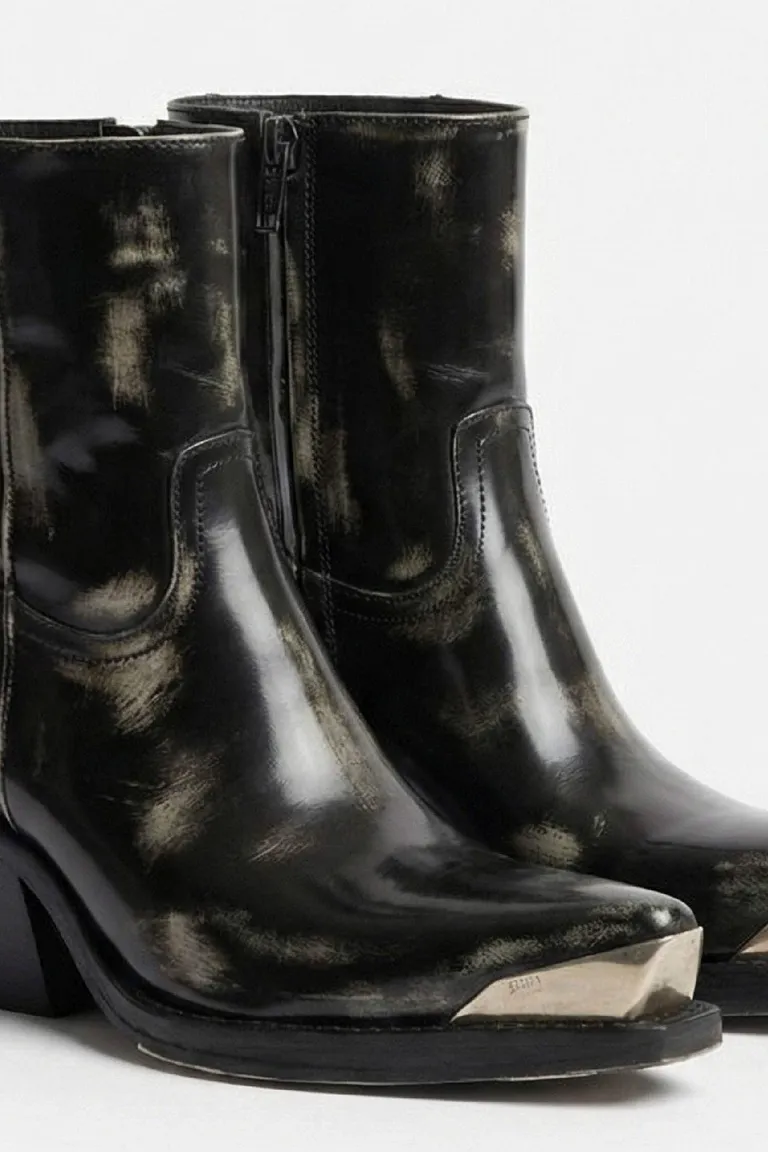 Botas de caña media estilo texano con puntera metálica y cierre lateral de Maria Cher en Botas y Botinetas para argentina