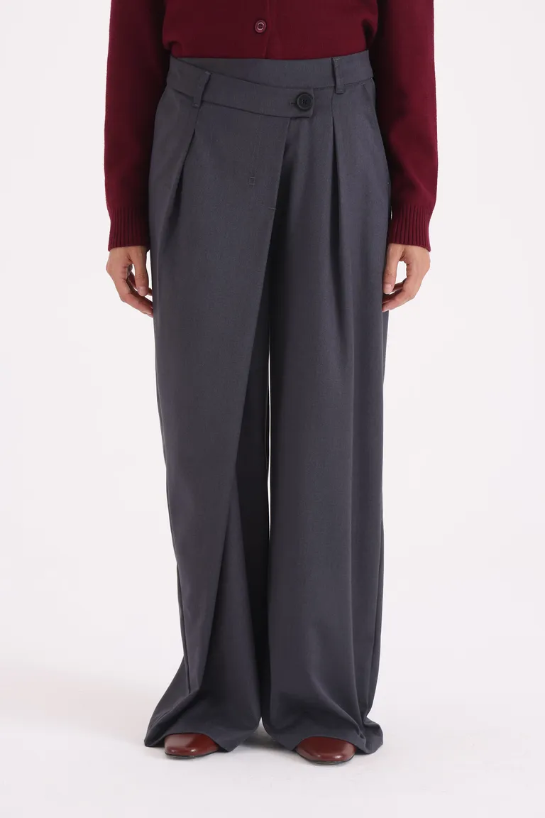 Pantalón sastrero de tiro medio con corte wide leg y detalle de cintura cruzada de Yagmour en Pantalones para argentina