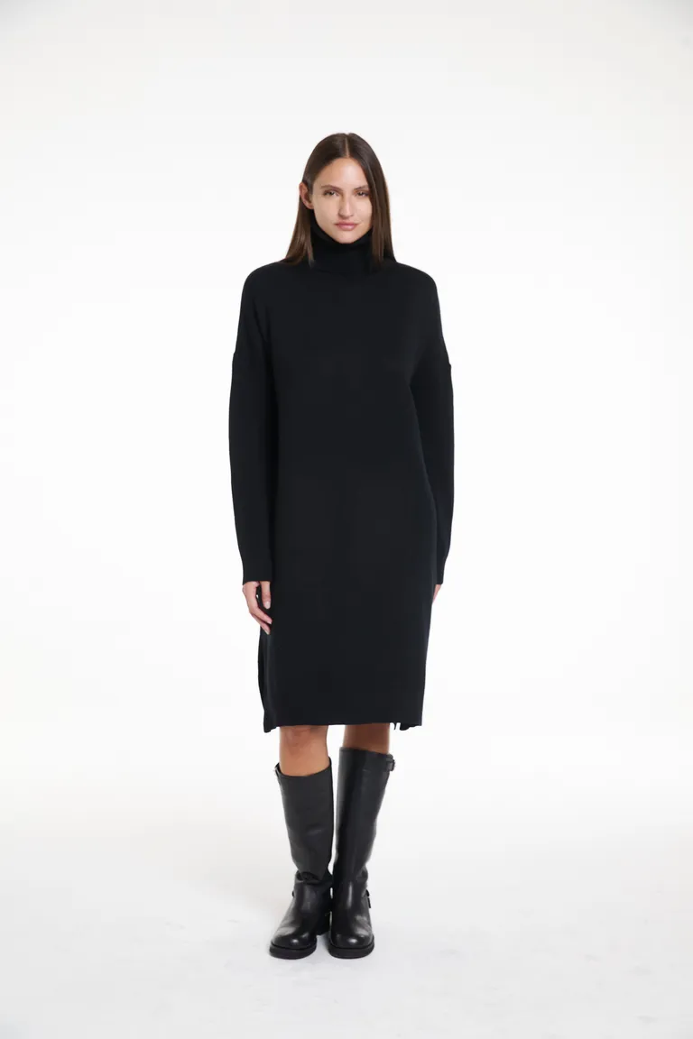 Vestido largo tejido con cuello polera y tajo lateral de Justaosadia en Vestidos para argentina