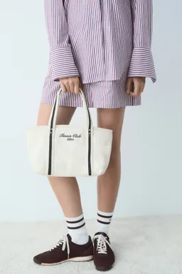 Shopper pequeña mensaje bordado de Mango en Bolsos y Carteras para argentina