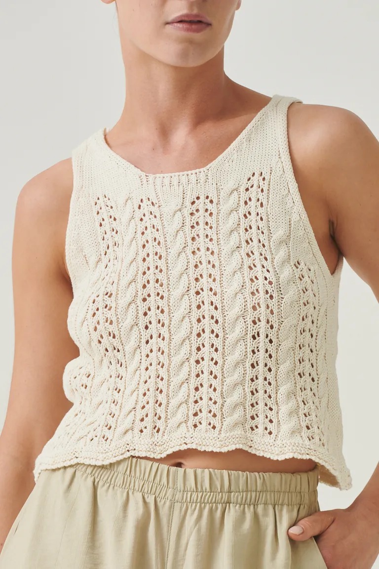 Top de diseño tejido calado sin mangas para un look casual y fresco de Sweet en Tops para argentina