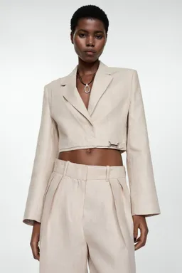Blazer lino crop cruzada de Mango en Blazers para argentina