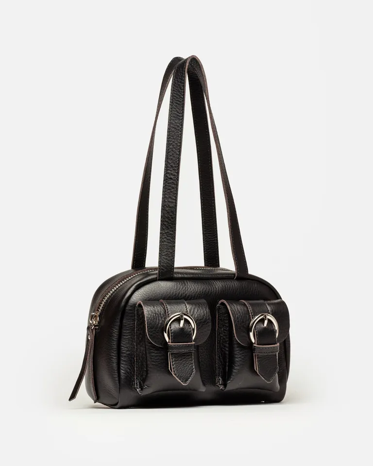 Cartera de hombro compacta con doble bolsillo frontal y cierres de hebilla de Prüne en Bolsos y Carteras para argentina