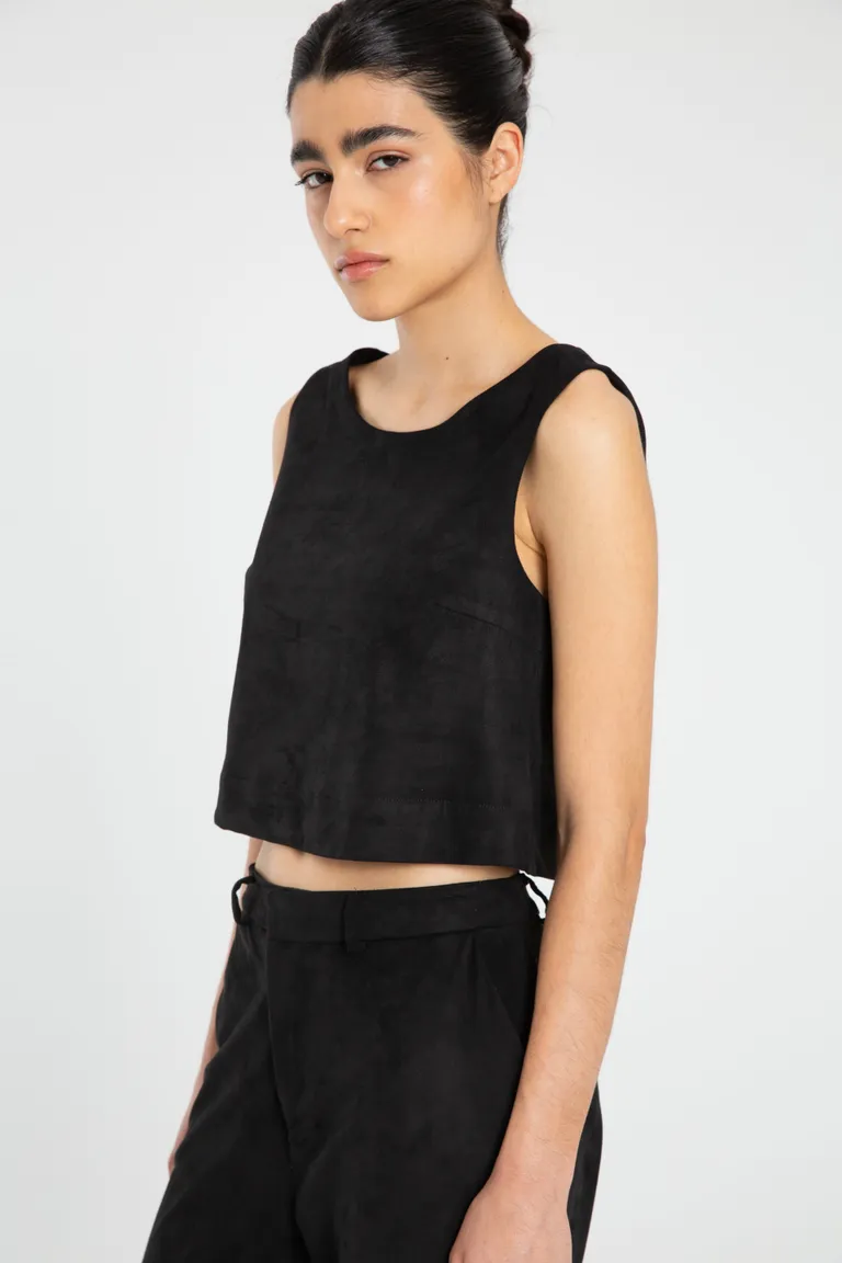 Top musculosa de gamuza negra con escote redondo y cierre en espalda de Naíma en Tops para argentina