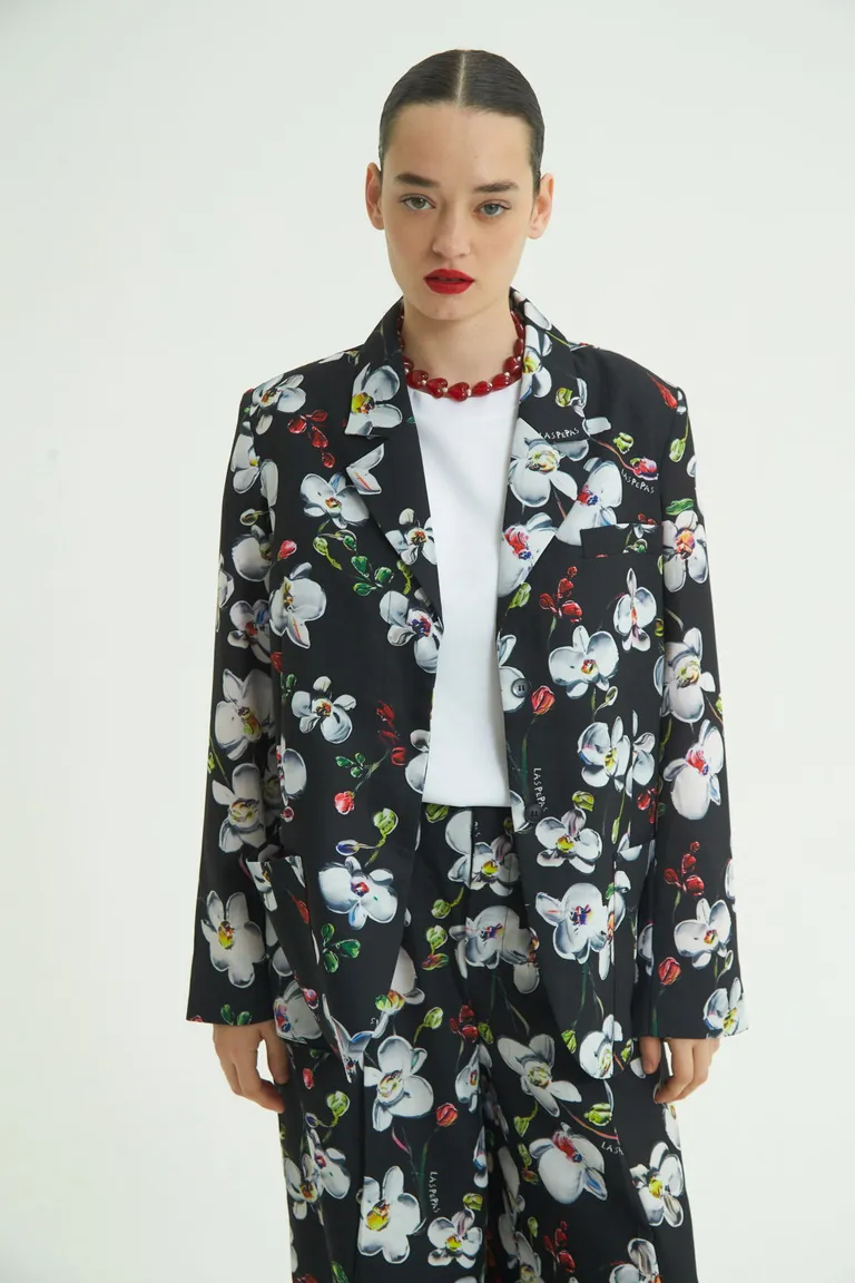 Saco Femenino Oversize con Estampado Floral en Tonos Oscuros de Las Pepas en Chaquetas para argentina