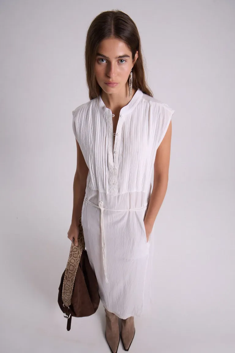 Vestido straples con pliegues y bordado en el ruedo de Maria Cher en Vestidos para argentina