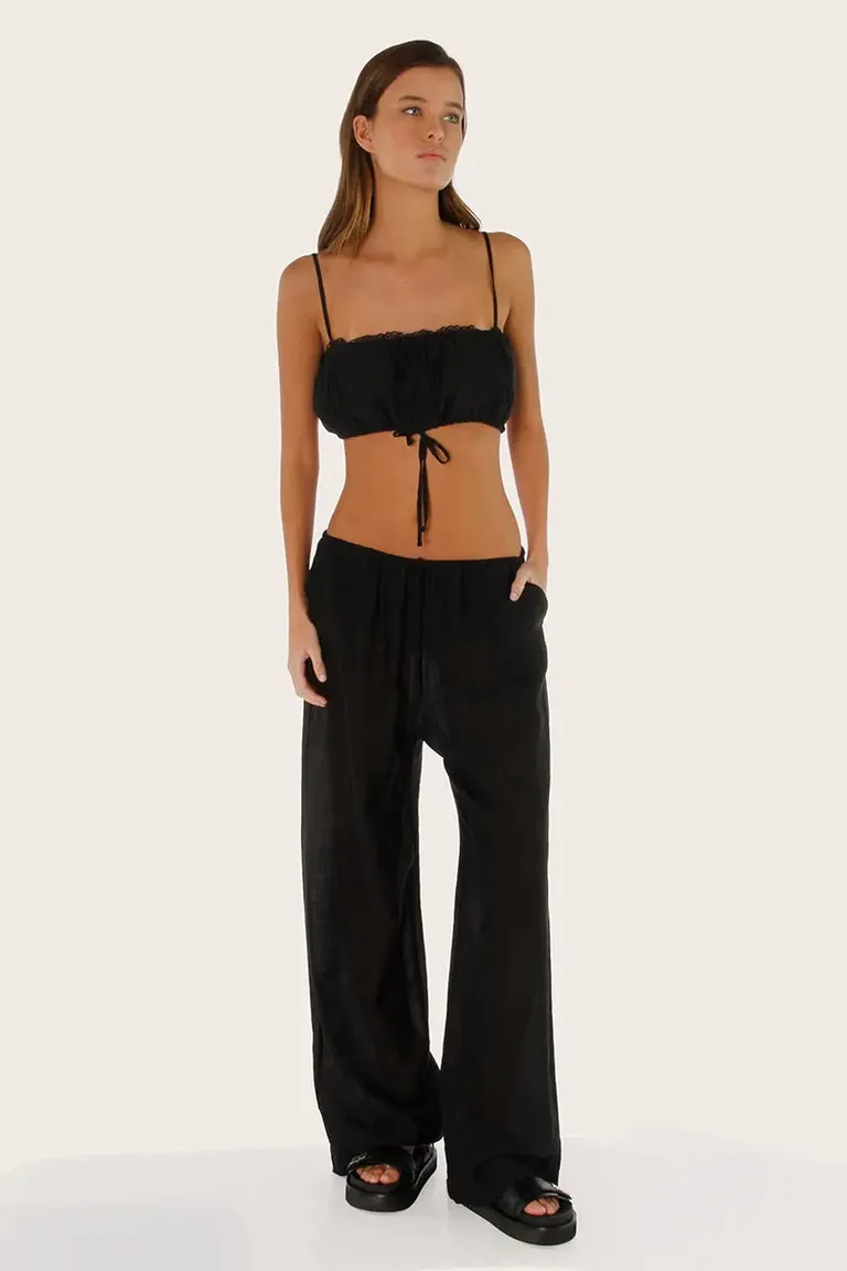 Top de gasa negro con alforzas y escote ajustable de Sofia Sarkany en Tops para argentina