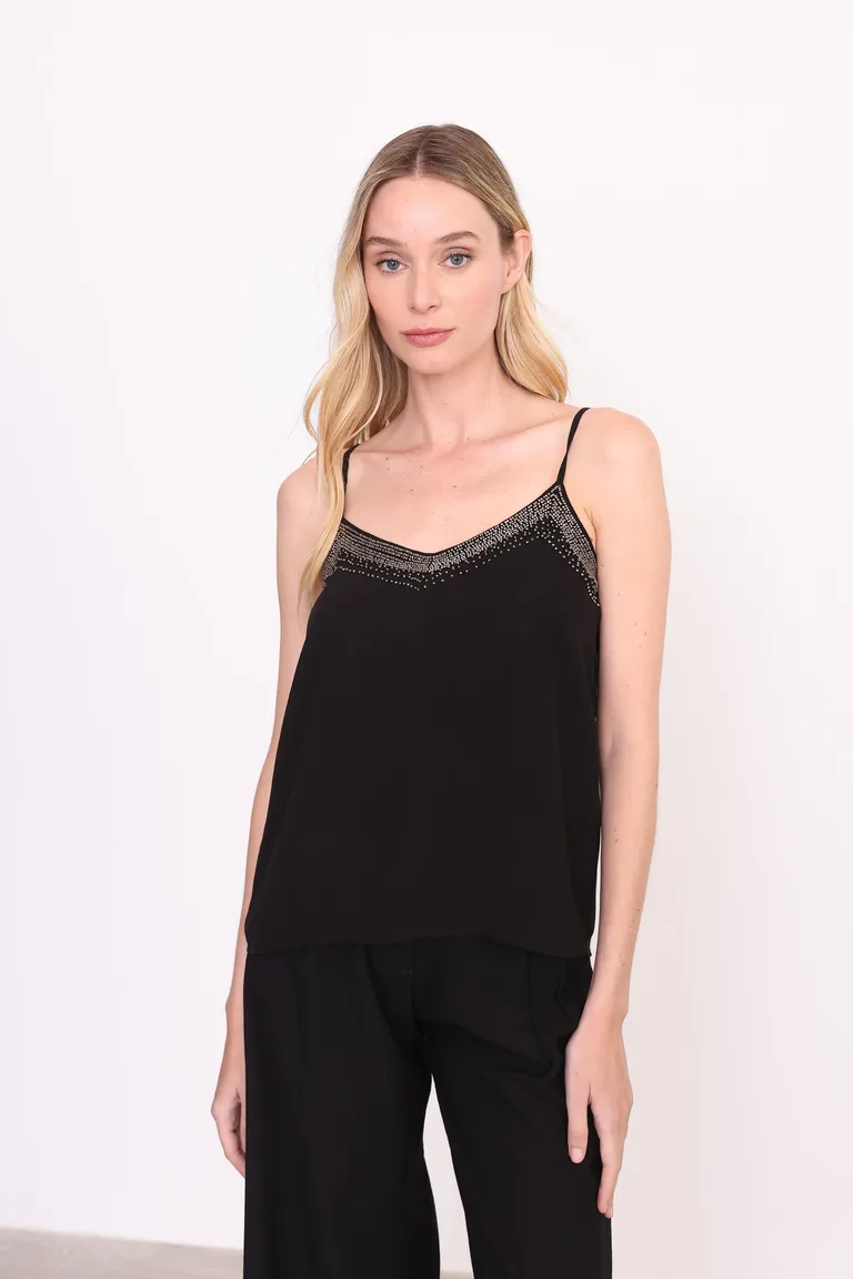 Blusa de tirantes con escote bordado y detalle de pedrería en la parte frontal superior de Yagmour en Blusas para argentina