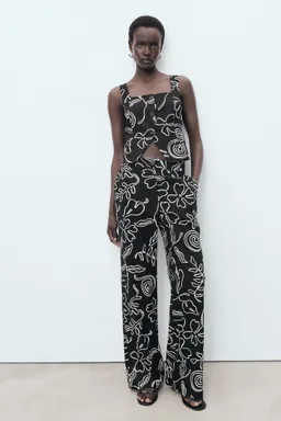Pantalón recto estampado floral de Mango en Pantalones para argentina