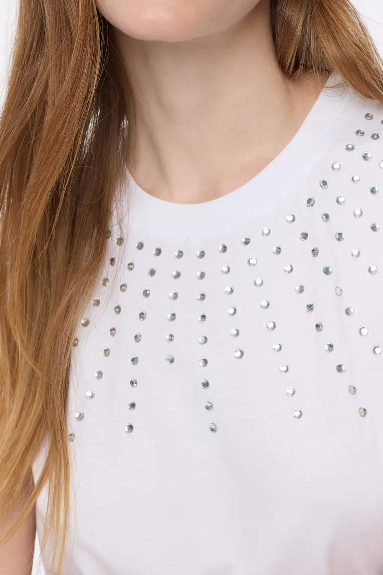 Remera sin mangas con detalle de apliques radiales en cuello redondo de Cuesta Blanca en Remeras para argentina