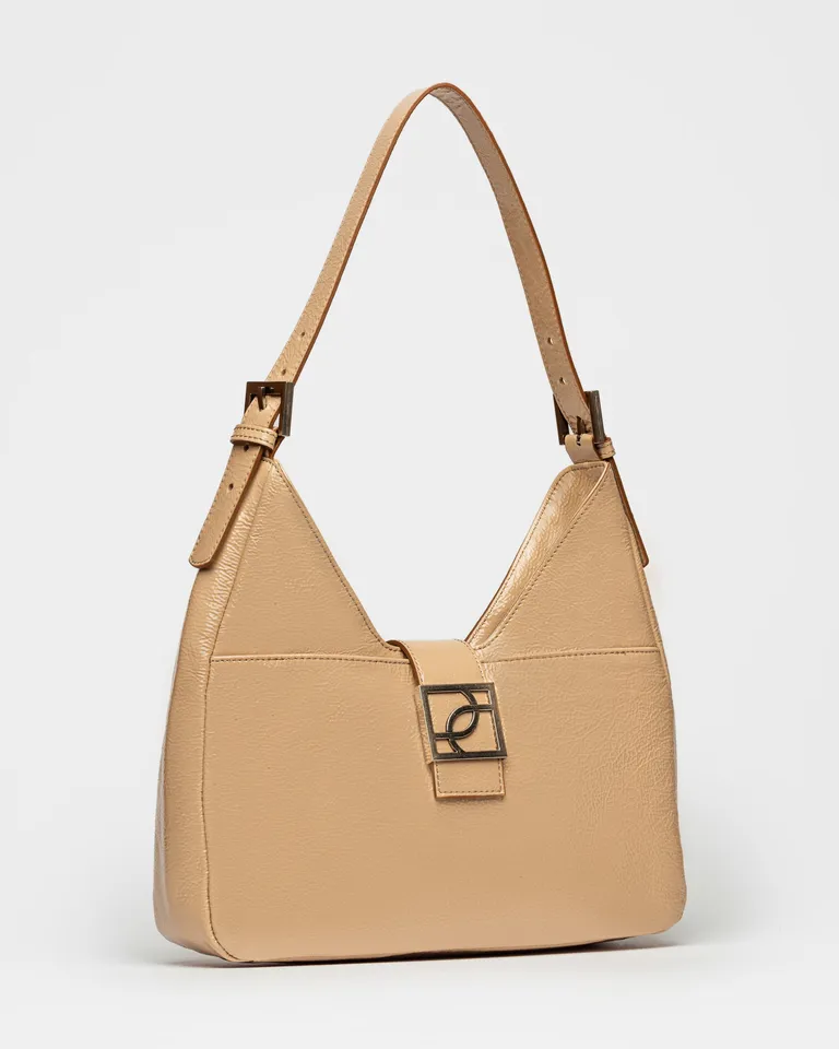 Bolso de cuero en color beige con cierre metálico, de la línea signature de Prüne en Bolsos y Carteras para argentina