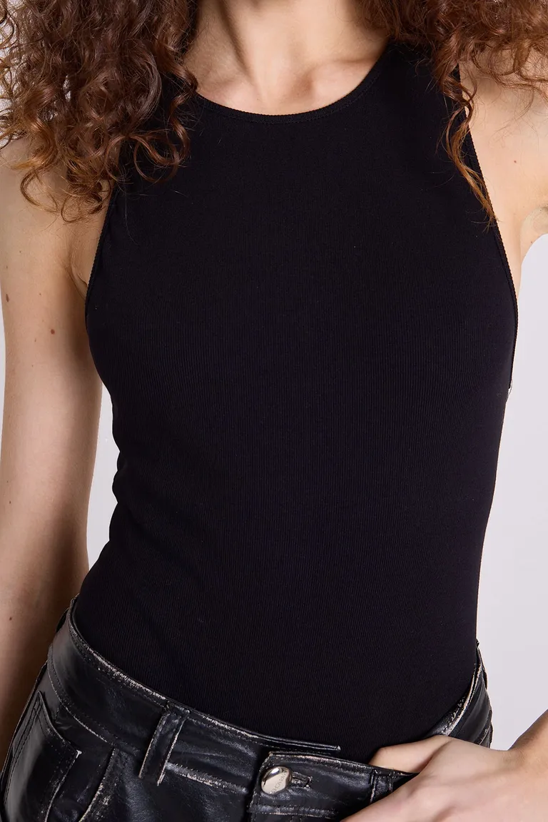 Body de viscosa negro con cuello halter y espalda deportiva abierta de Maria Cher en Bodies para argentina