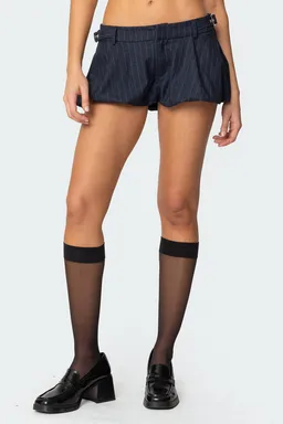 Mini falda pantalón pinzada hebilla de Edikted en Shorts para argentina