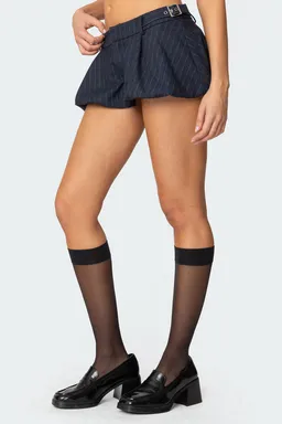 Mini falda pantalón pinzada hebilla de Edikted en Shorts para argentina