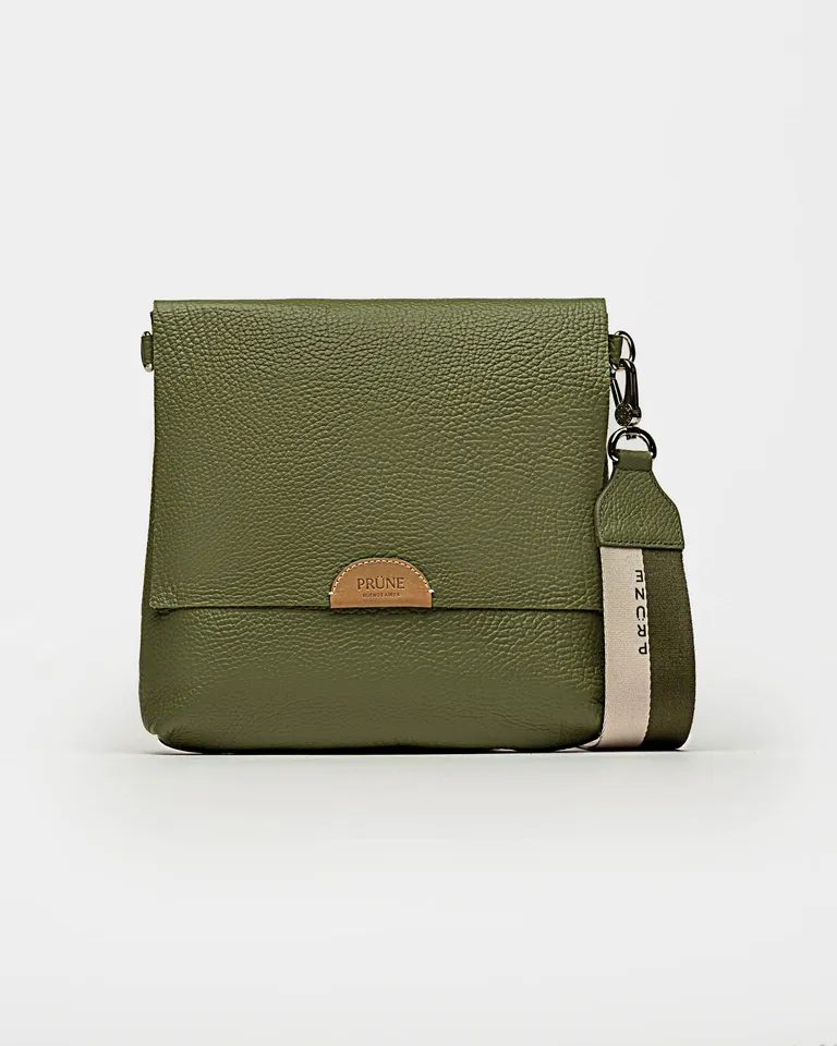 Bandolera de cuero graneado: un accesorio elegante y funcional para tu día a día de Prüne en Bolsos y Carteras para argentina