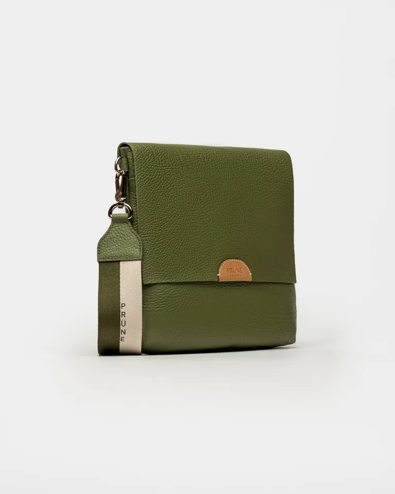 Bandolera de cuero graneado: un accesorio elegante y funcional para tu día a día de Prüne en Bolsos y Carteras para argentina