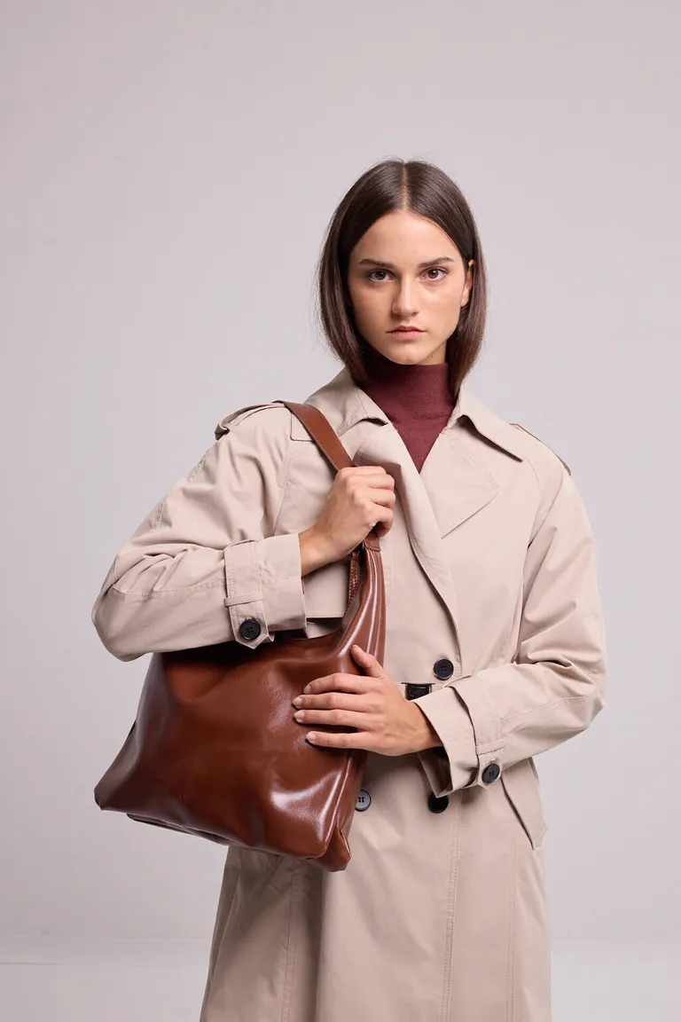 Cartera de hombro con diseño amplio y versátil para uso diario de Kill en Bolsos y Carteras para argentina