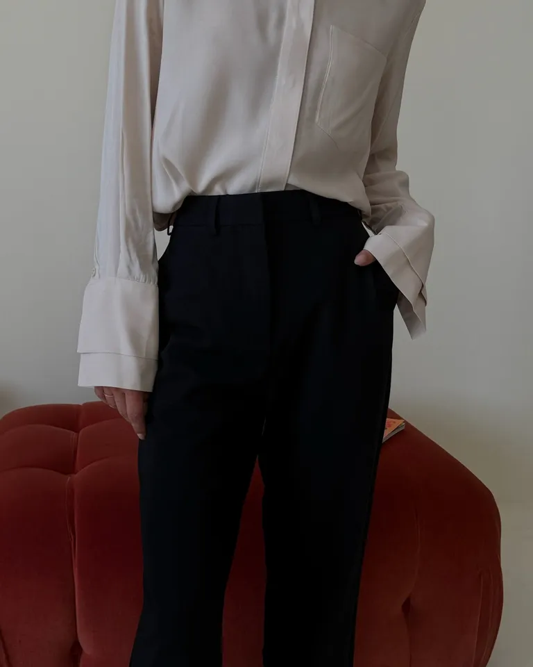 Pantalon de vestir con corte recto y tiro alto de calce estructurado para uso formal de Naíma en Pantalones para argentina